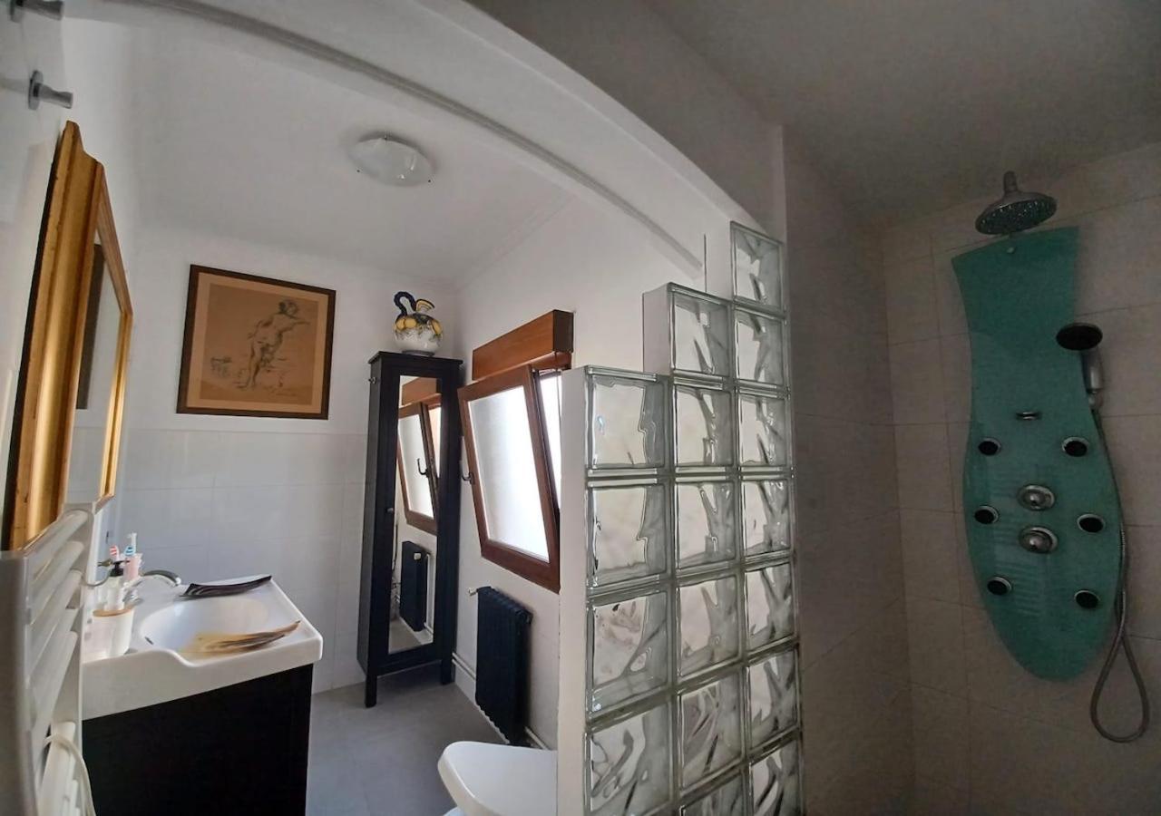 Habitaciones En El Atico De Tona Mirando A La Bahia De Santander Exterior photo
